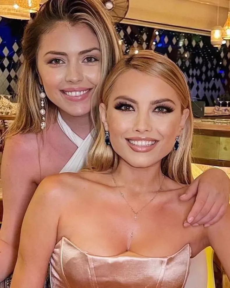 Elena Gheorghe și sora ei, Ana Pârvulescu