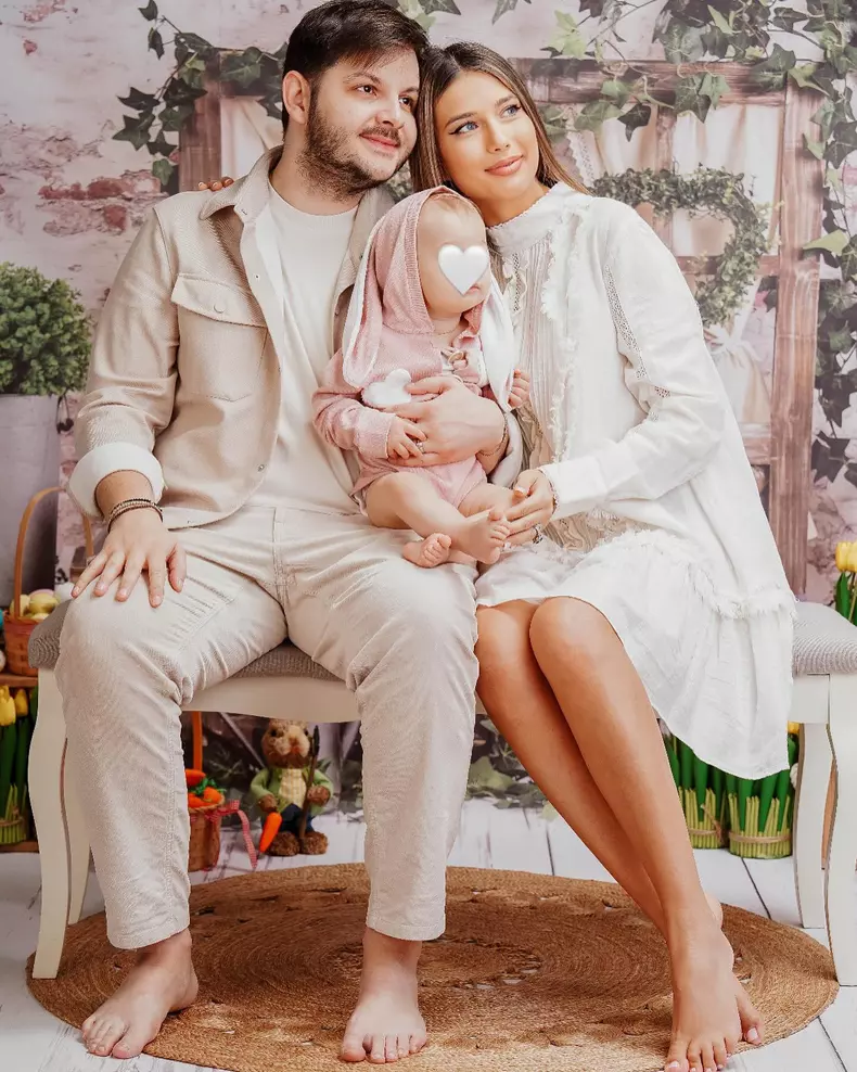 Maria Iordănescu, soțul ei, Teodor Măgureanu, și fetița lor, Tea