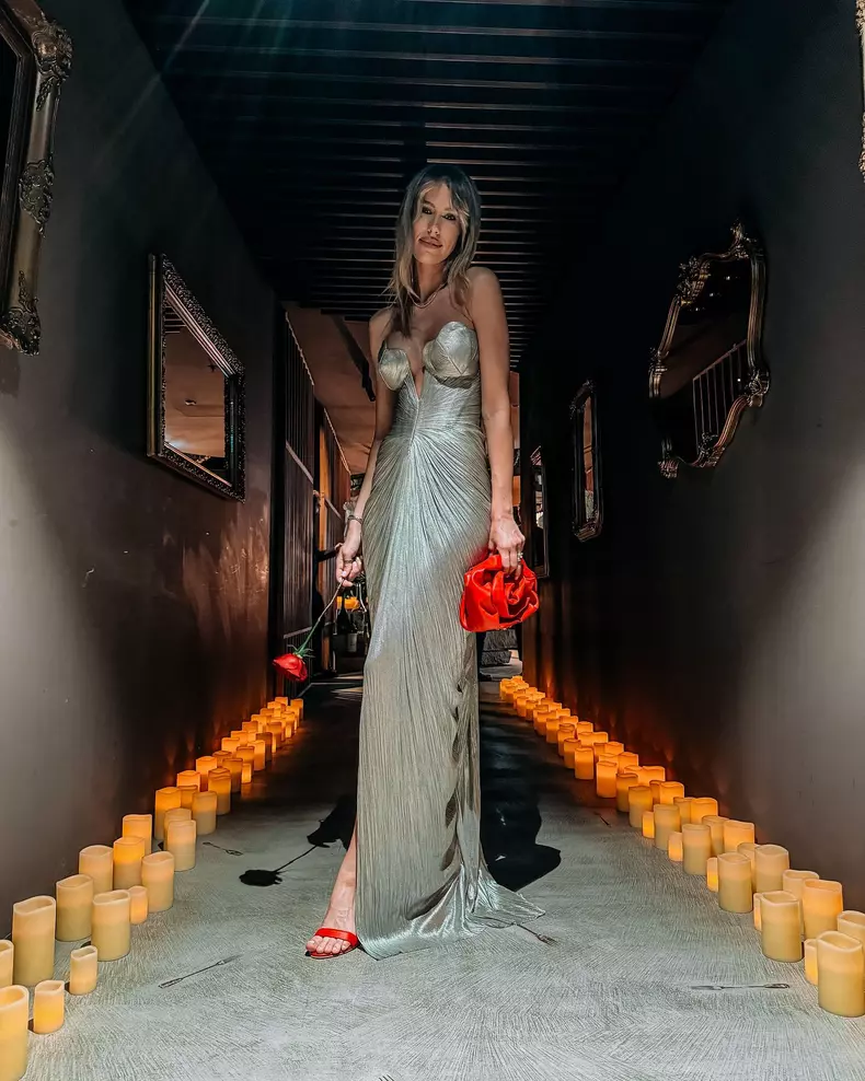 gabriela-prisacariu-in-rochie-argintie