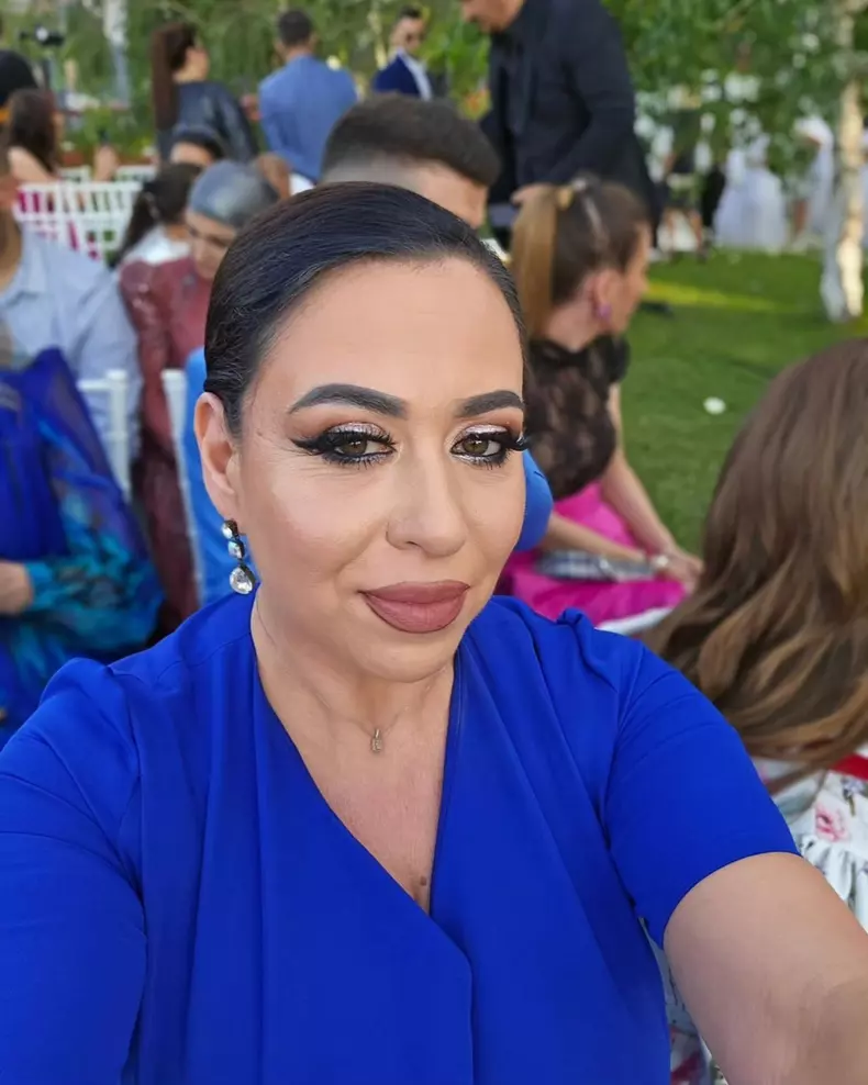 oana-roman-selfie