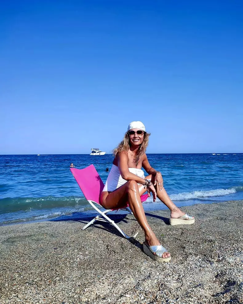 Anca Țurcașiu în costum de baie
