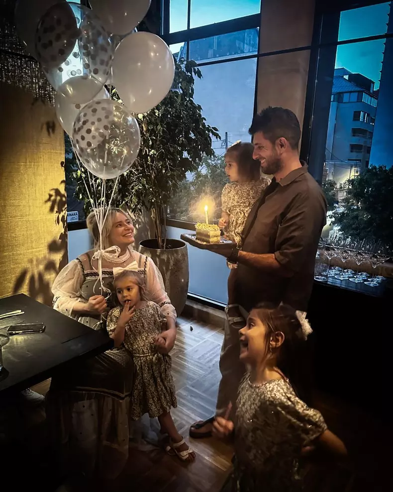 laura-cosoi-cu-cosmin-curticapean-si-copiii-1