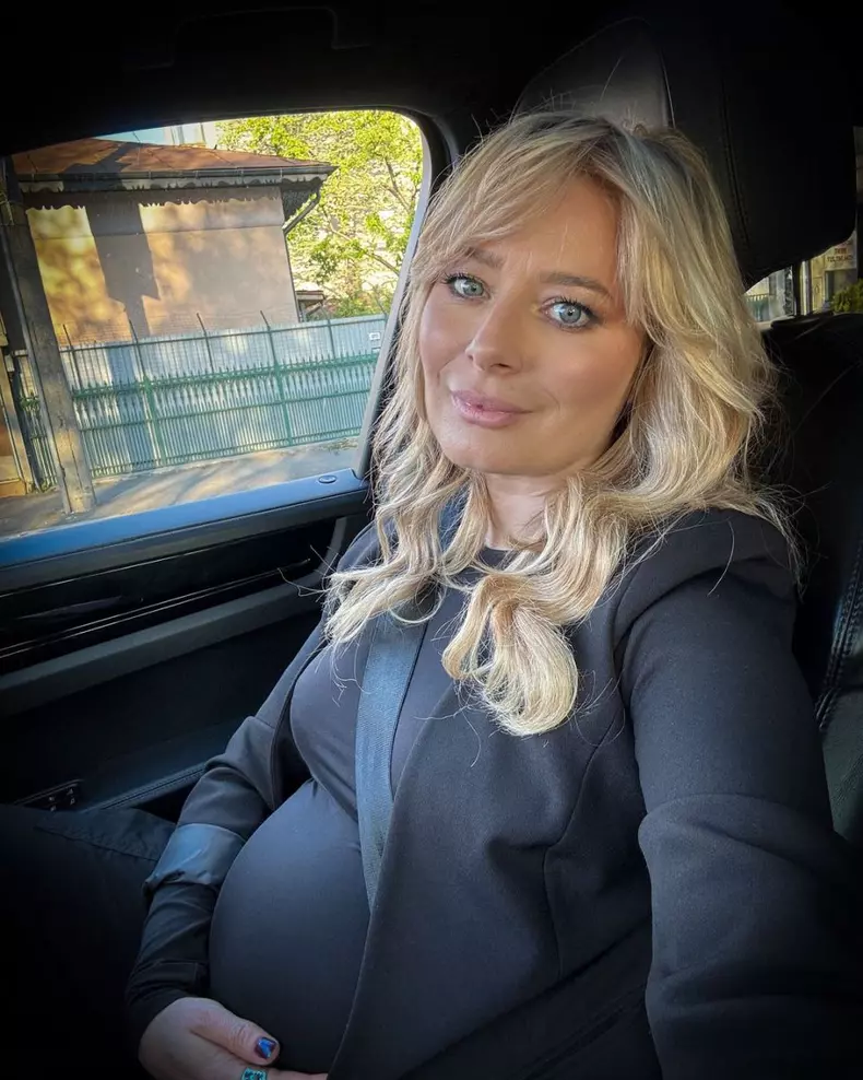 laura-cosoi-in-masina-1