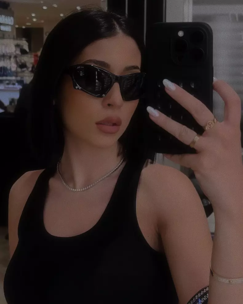 Nicole Cherry selfie oglindă