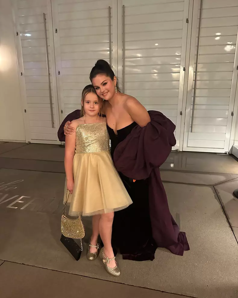 Selena Gomez și sora ei mai mică, la Globurile de Aur 2023
