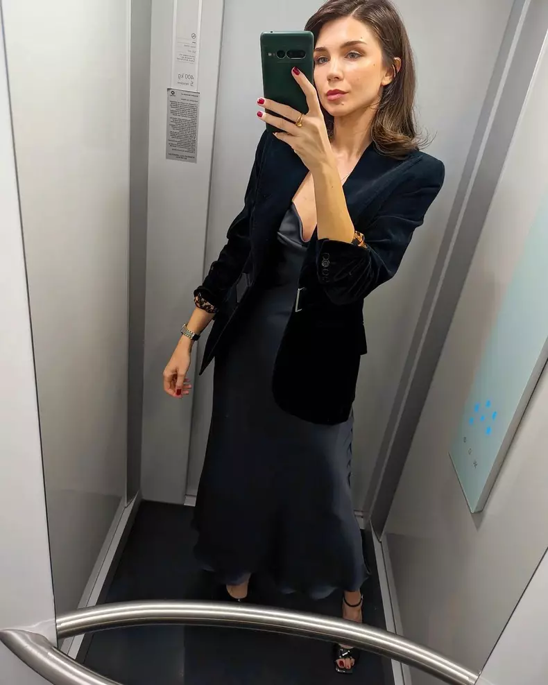 alice cavaleru selfie