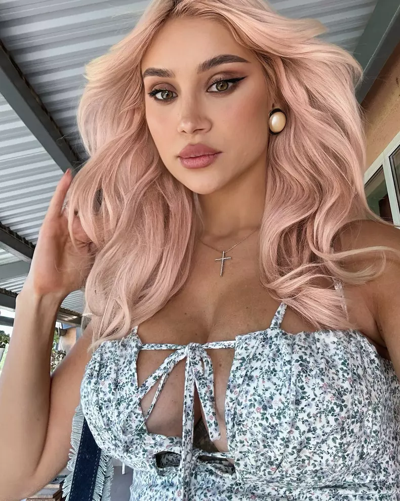 alina ceusan look