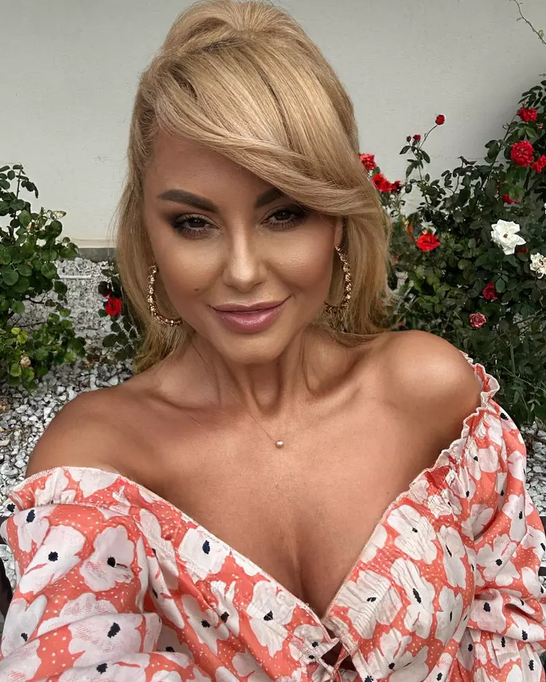 Emilia Ghinescu selfie Instagram