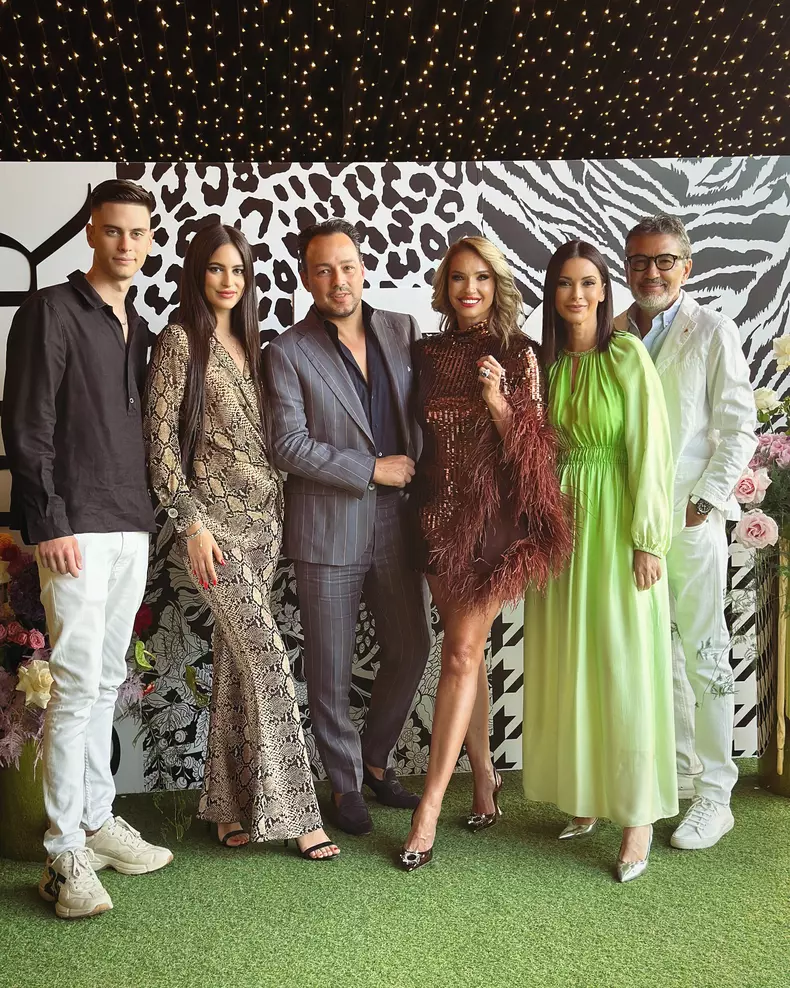 Ileana Badiu și soțul ei, Cătălin Badiu, alături de Andreea Berecleanu, de soțul ei, Constantin Stan, și de copiii ei, Petru și Eva