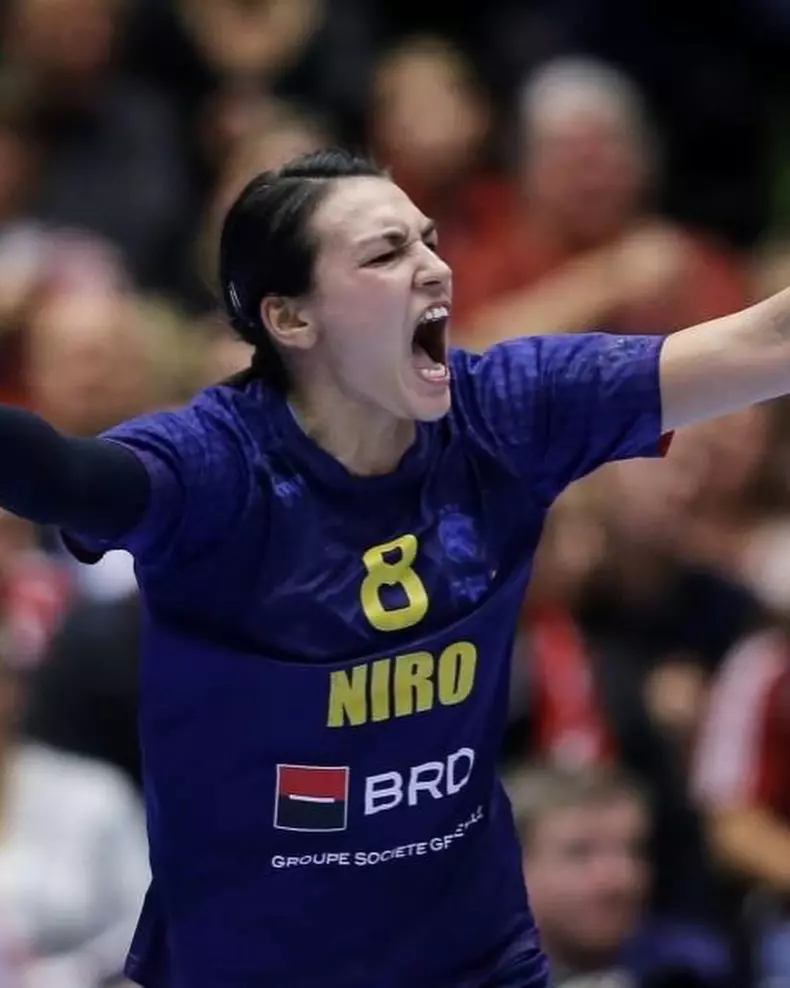 cristina neagu pe teren
