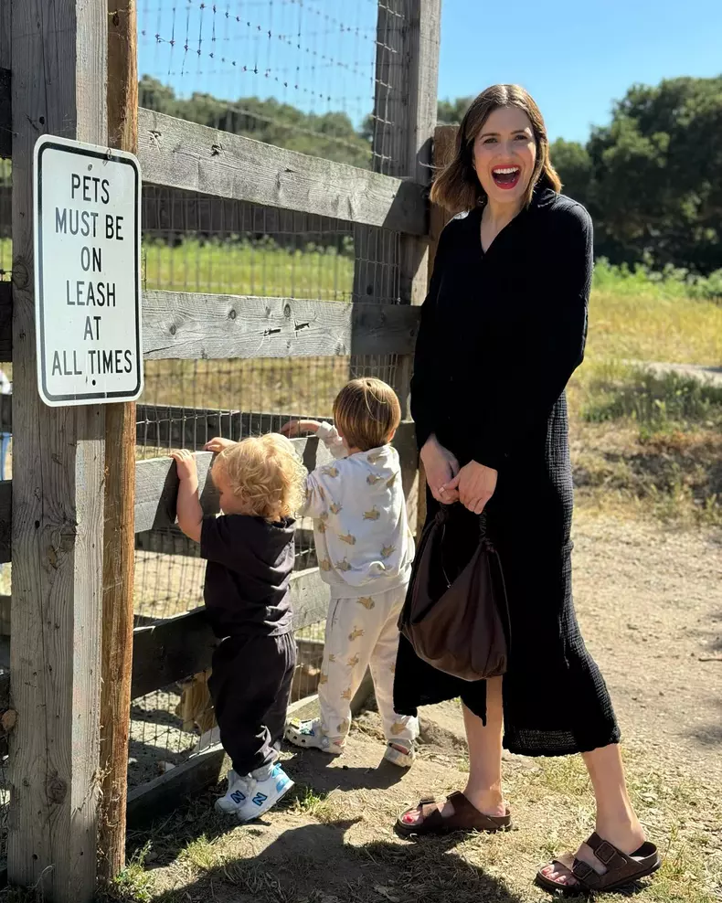 Mandy Moore și băieții ei, Gus și Ozzie