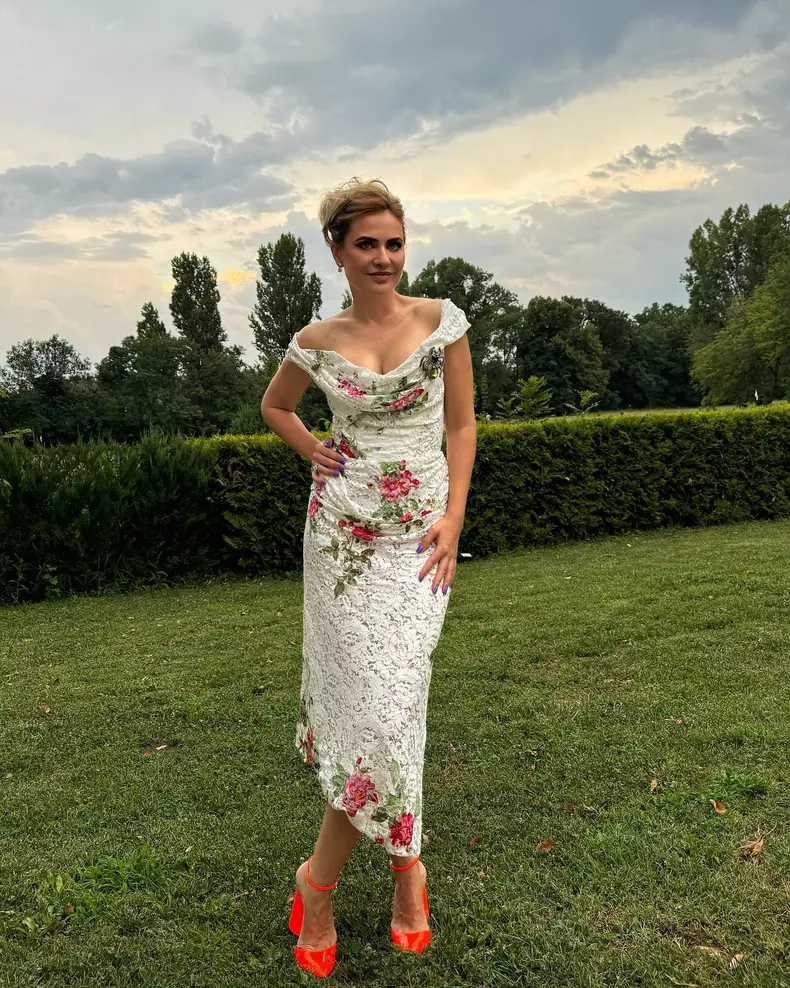 Adina Buzatu Instagram (3)