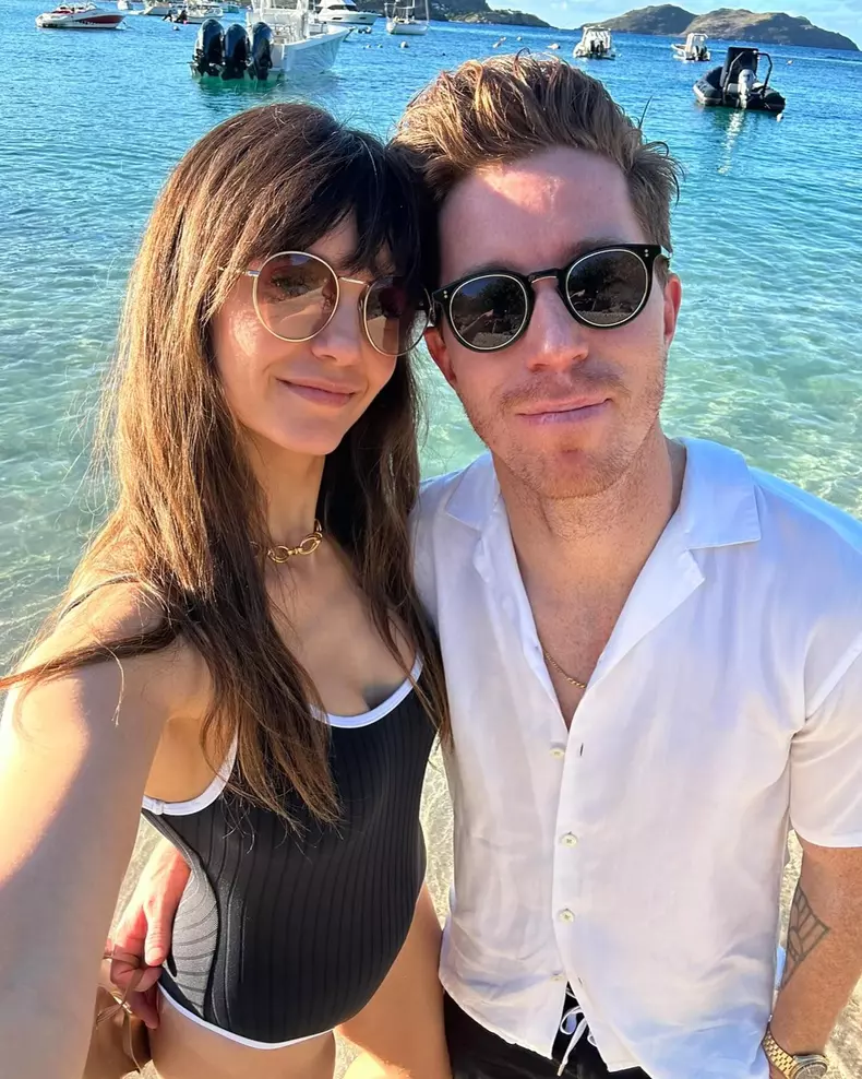 nina dobrev si shaun white la mare