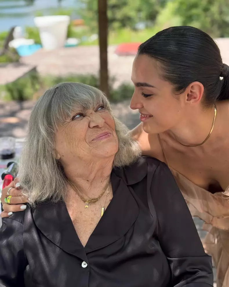 Alexia Eram și bunica ei, Lucia Esca