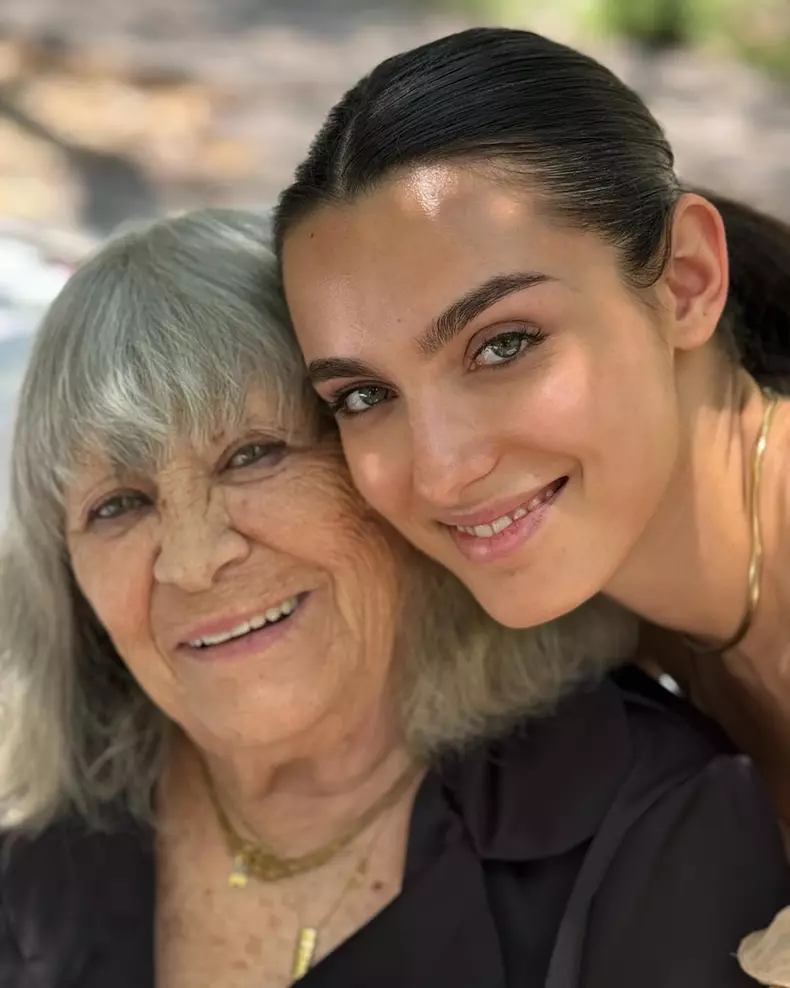 Alexia Eram și bunica ei, Lucia Esca