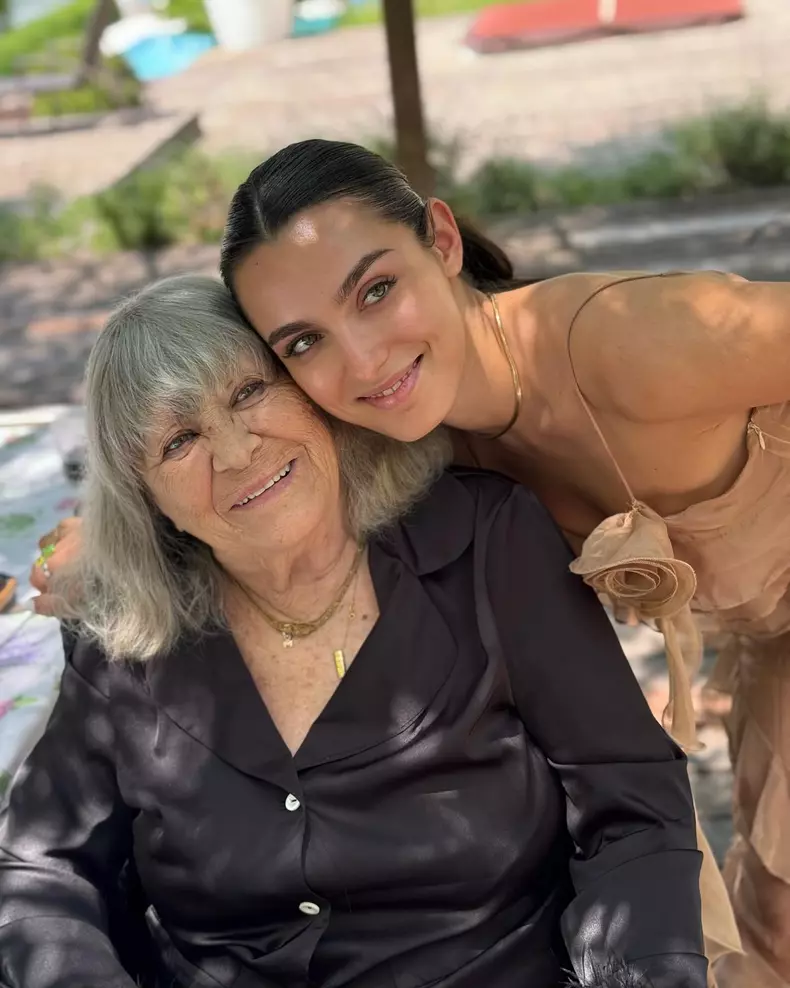 Alexia Eram și bunica ei, Lucia Esca