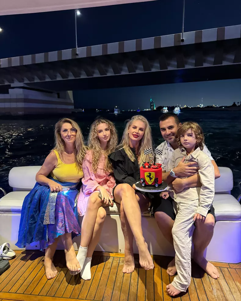 Andreea Bănică, Lucian Mitrea și cei doi copii ai lor, Sofia și Noah (4)