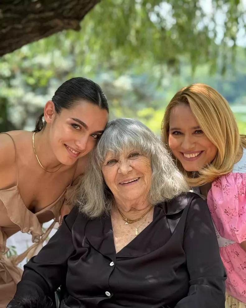 Andreea Esca alături de mama ei, Lucia, și de fiica ei, Alexia Eram