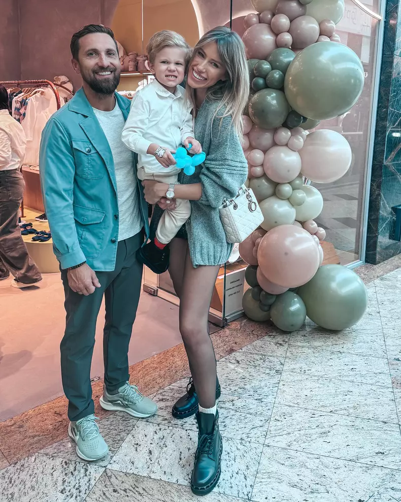Dani Oțil, Gabriela Prisăcariu și fiul lor, Luca Tiago