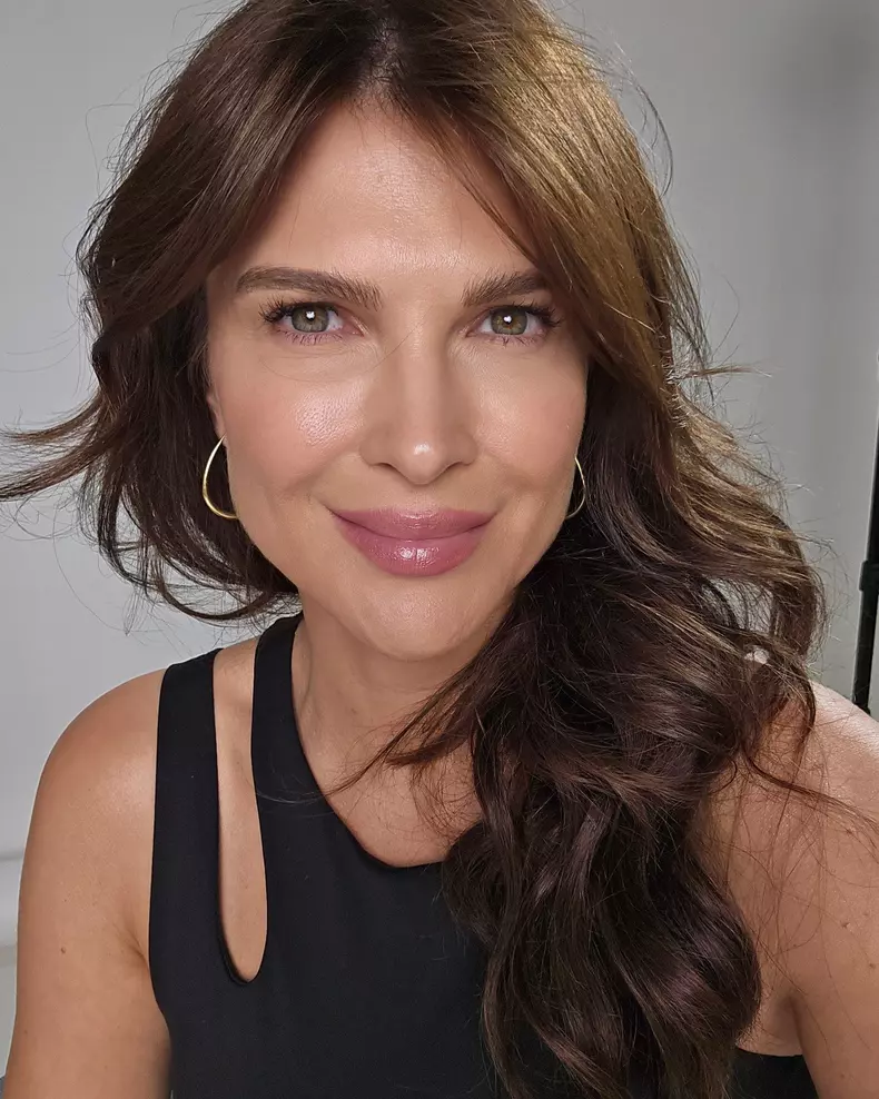 monica barladenau selfie