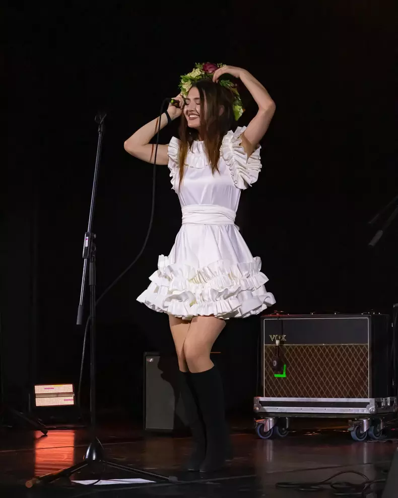 aura sova in culise