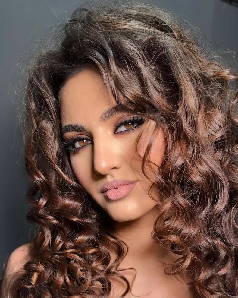 aura sova make-up