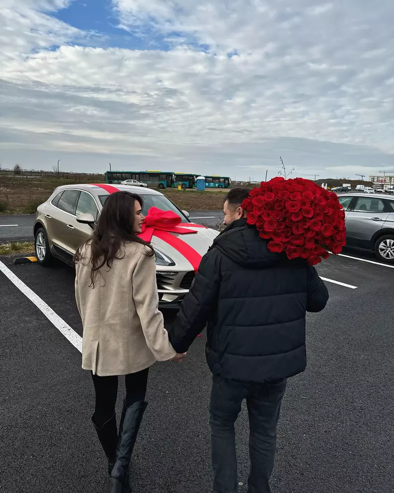 Iustina Loghin de la „Insula Iubirii” a primit o mașină Porsche de la soțul ei, Cornel Luchian (1)