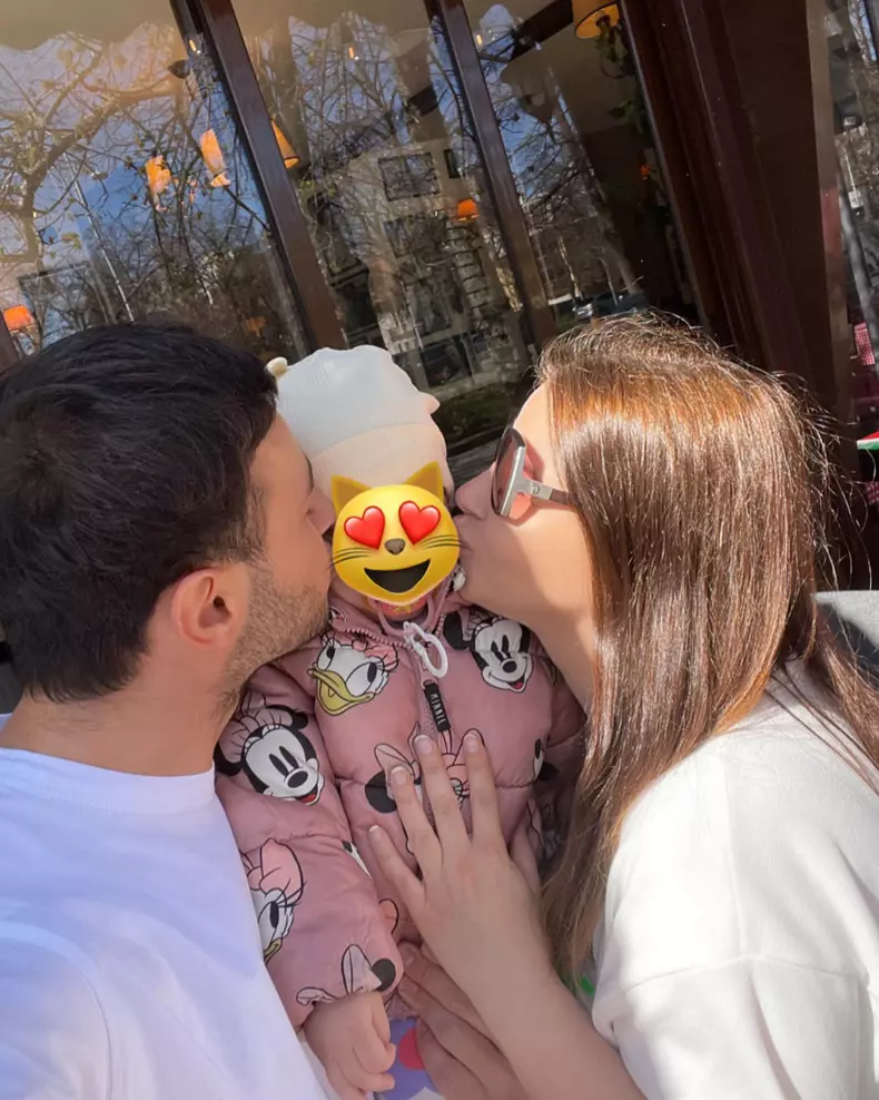 Dima Trofim, iubita lui, Angela Ciupitu, și fiica lor, Ania (1)