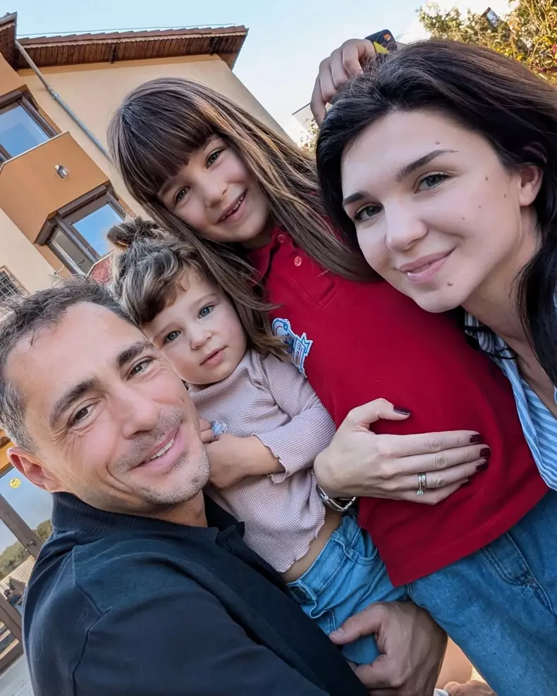 Alice Cavaleru, Vladimir Drăghia și fiicele lor, Zora și Alegra (3)