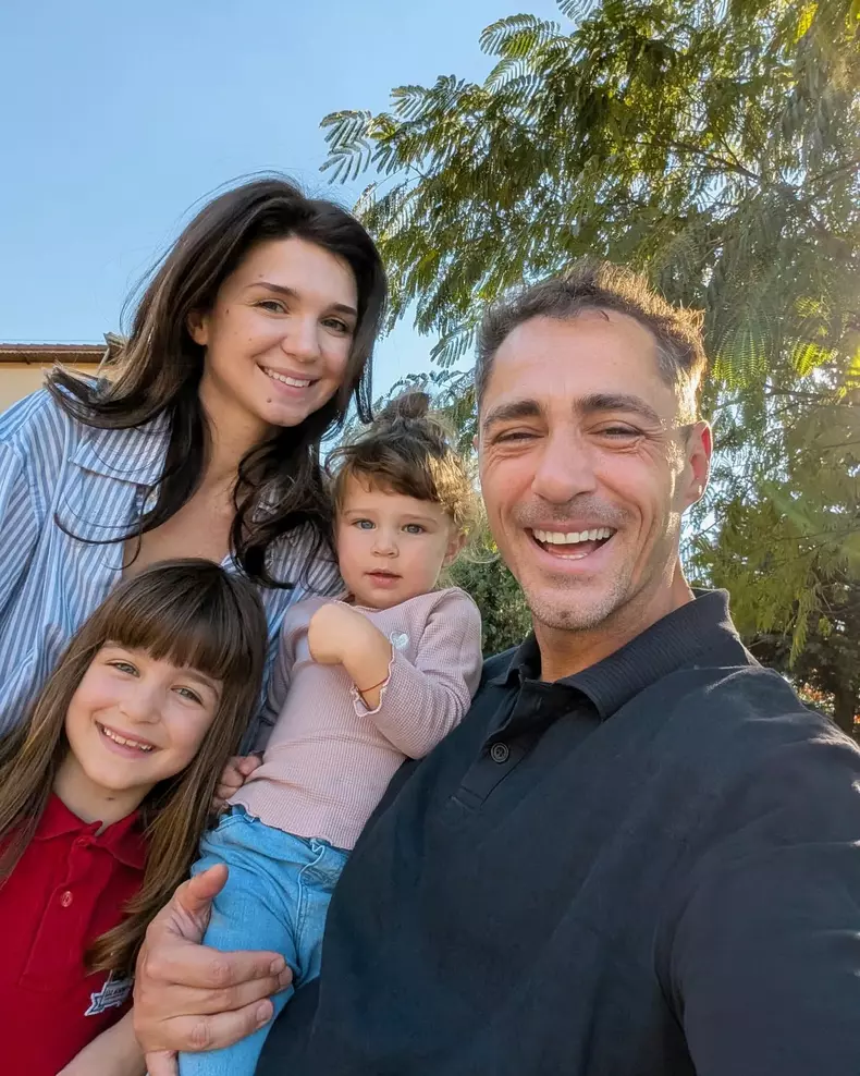Alice Cavaleru, Vladimir Drăghia și fiicele lor, Zora și Alegra (4)