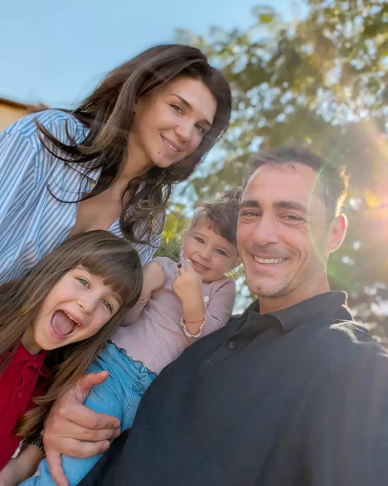 Alice Cavaleru, Vladimir Drăghia și fiicele lor, Zora și Alegra (5)