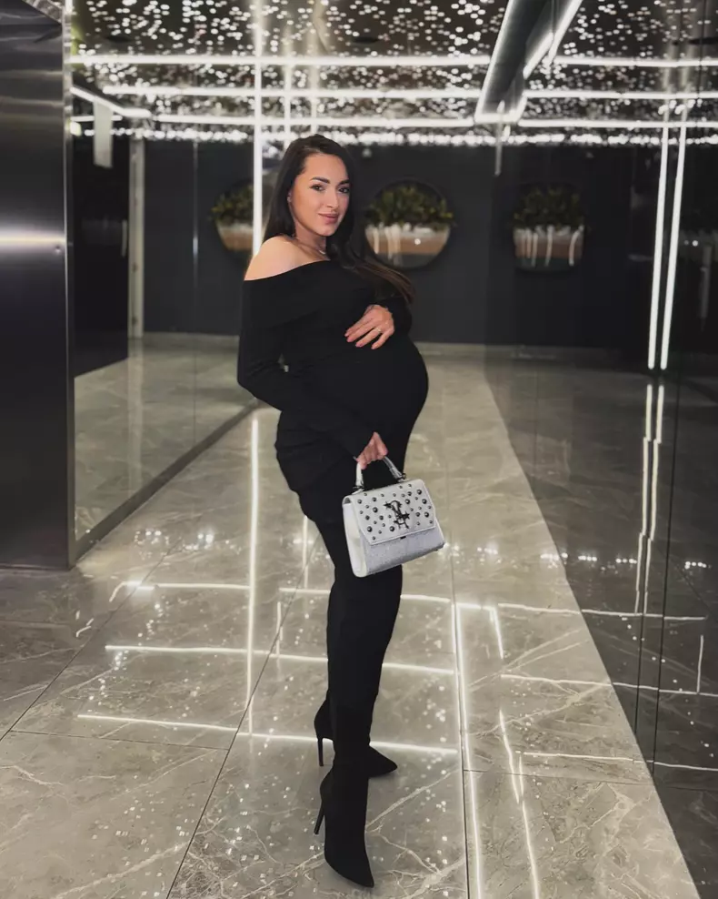 Larisa Iordache însărcinată cu primul copil, o fetiță (2)