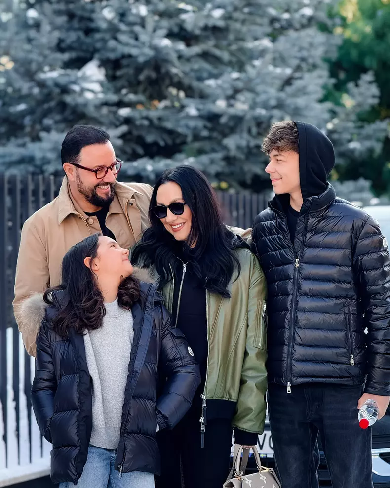 Andra și Cătălin Măruță, alături de copiii lor, David și Eva