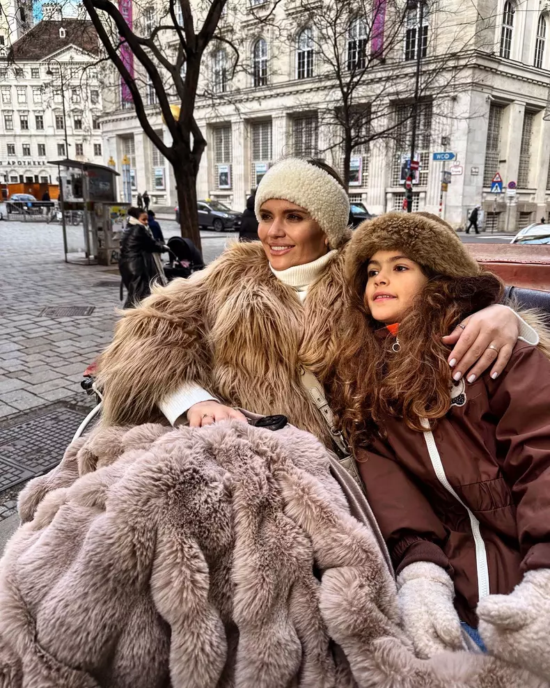 cristina siscanu cu fiica ei