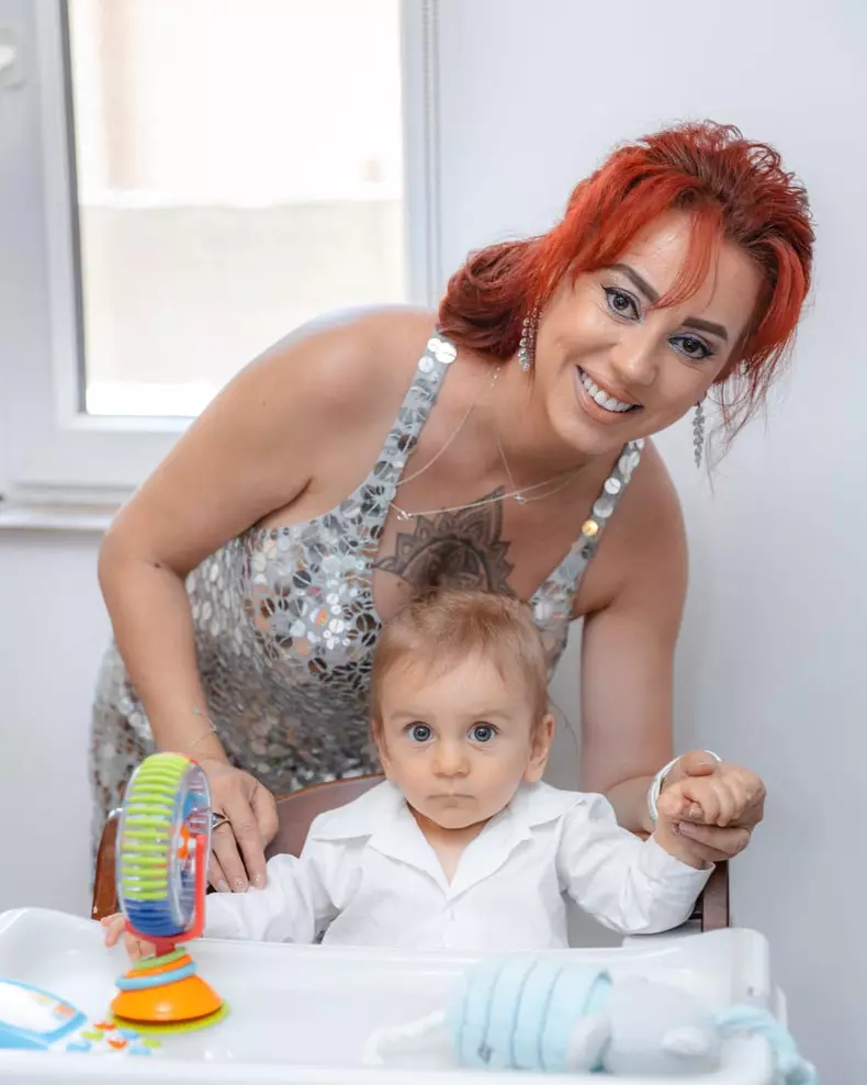 Larisa Drăgulescu și fiul ei cel mic, Cezar Andrei