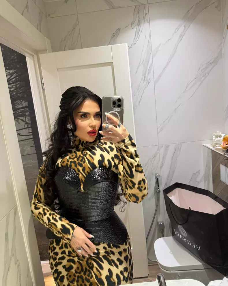 oana radu cu corset