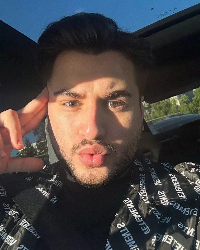 vladimir tataru selfie