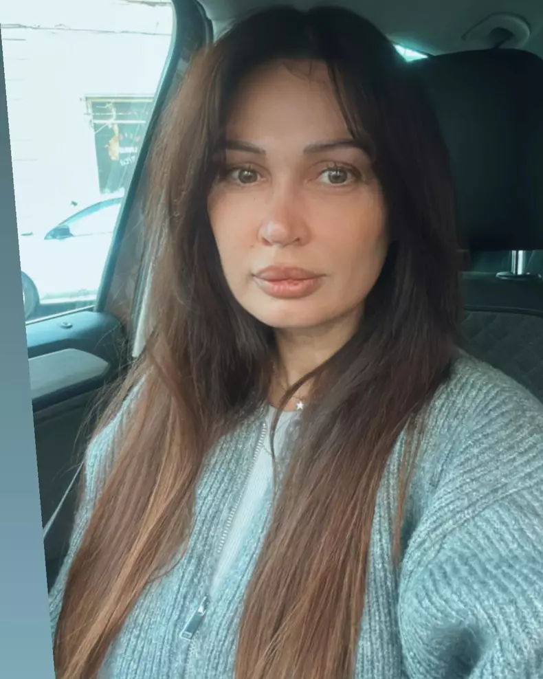 Nicoleta Luciu selfie (3)