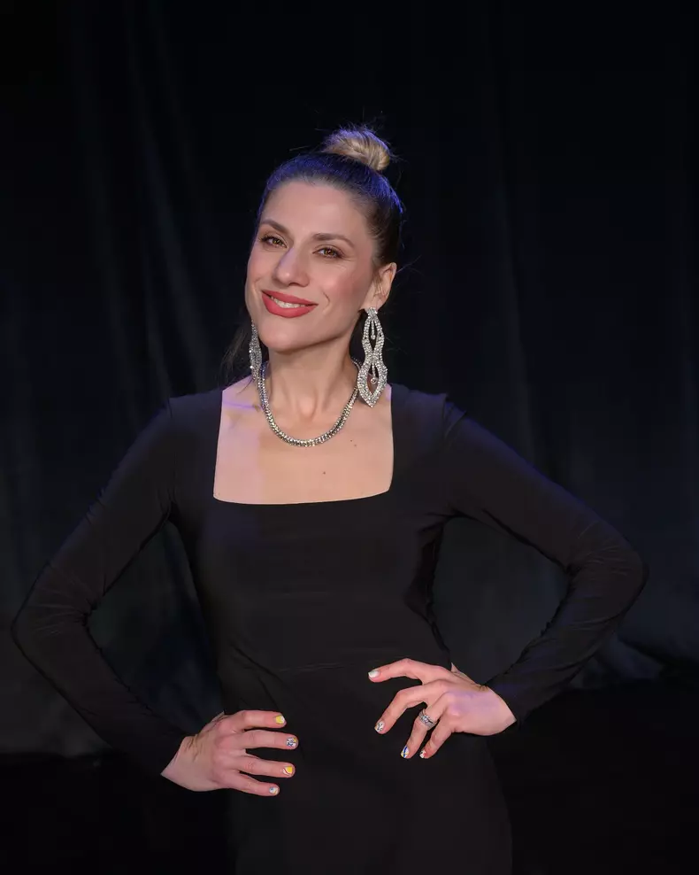 Tily Niculae în piesa de teatru „Lopata și milionul” (3)