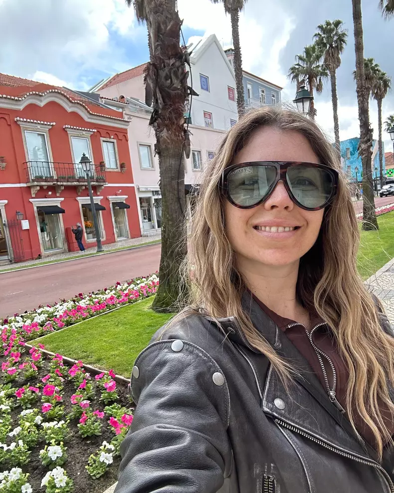 ana pirvulescu cu ochelari de soare
