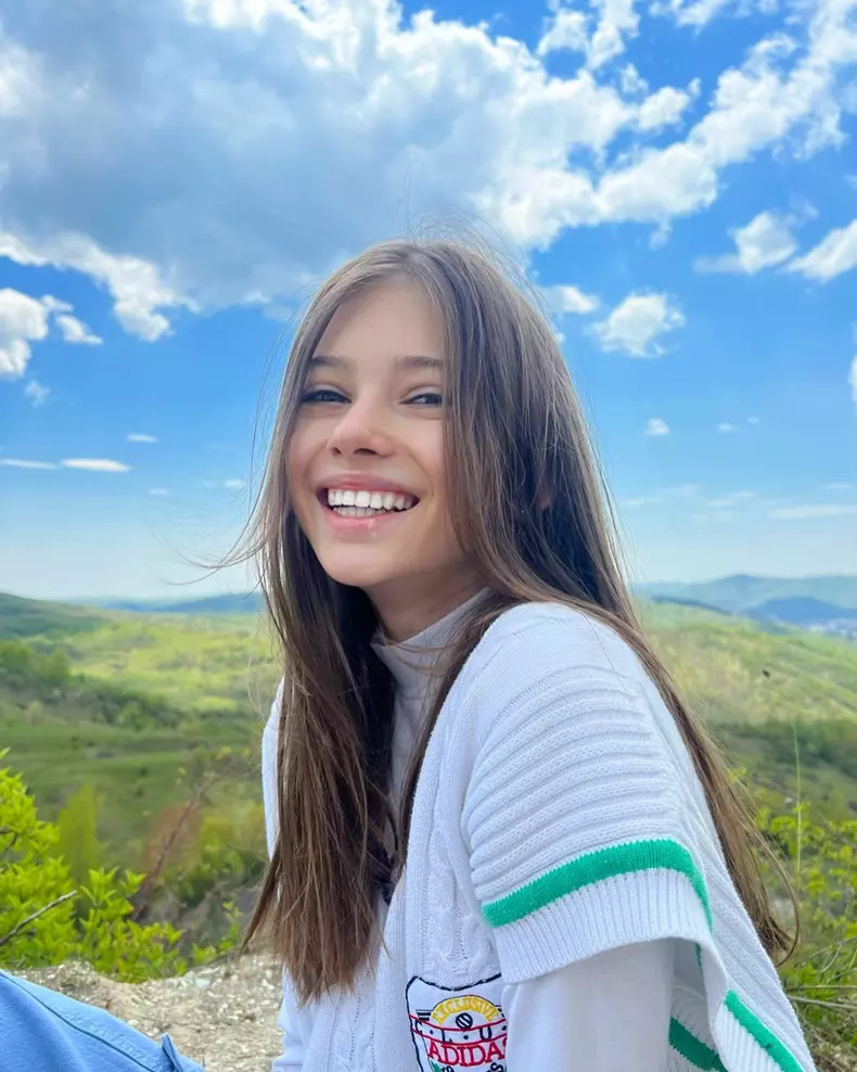 mikaela albu la munte