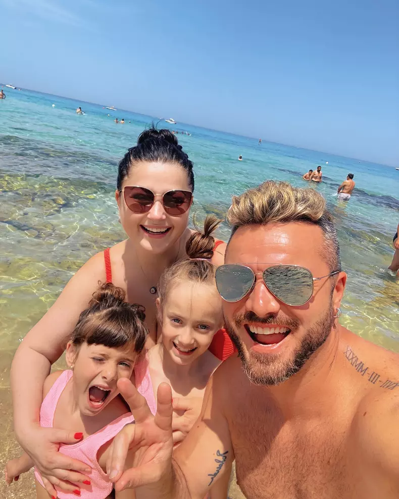 Gabriela Cristea, Tavi Clonda și fiicele lor, în vacanță în Italia (2)