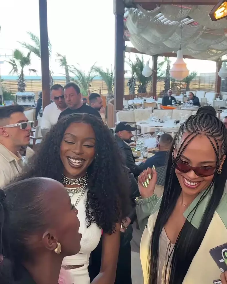 Naomi Hedman, într-un videoclip publicat de Yasmin Awad pe Instagram