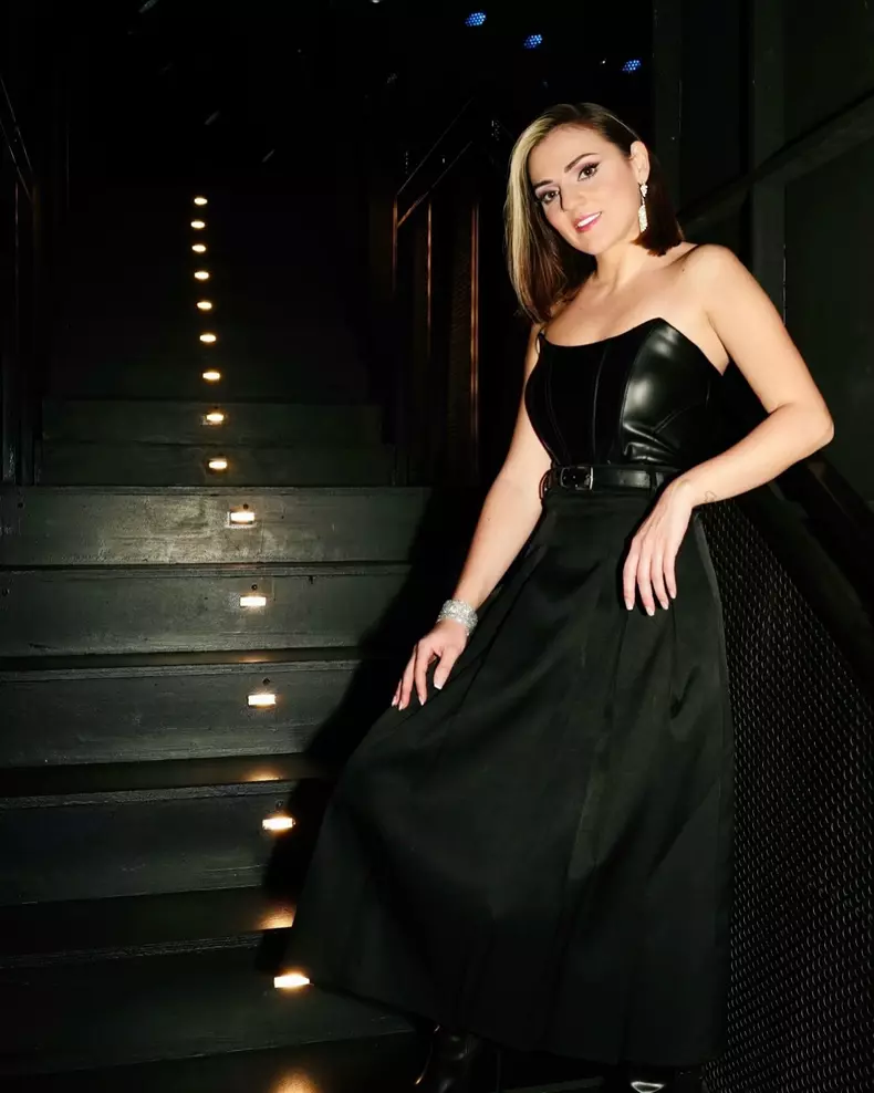 cristina scuccia rochie neagra