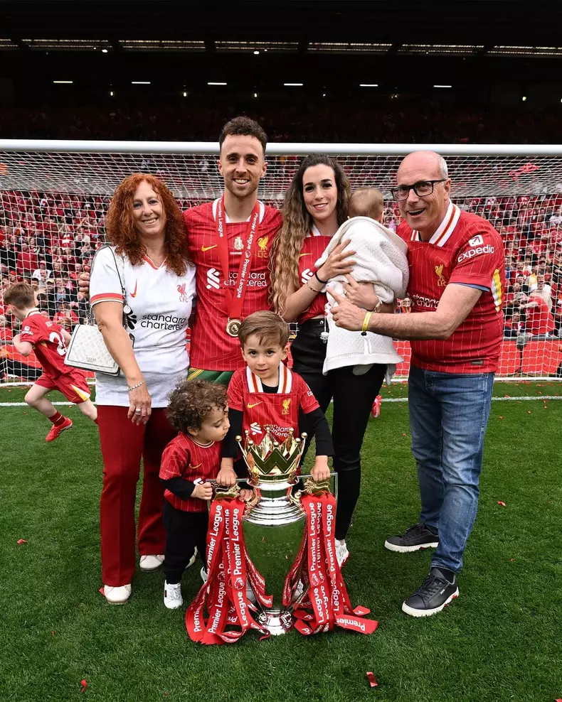 diogo jota cu familia