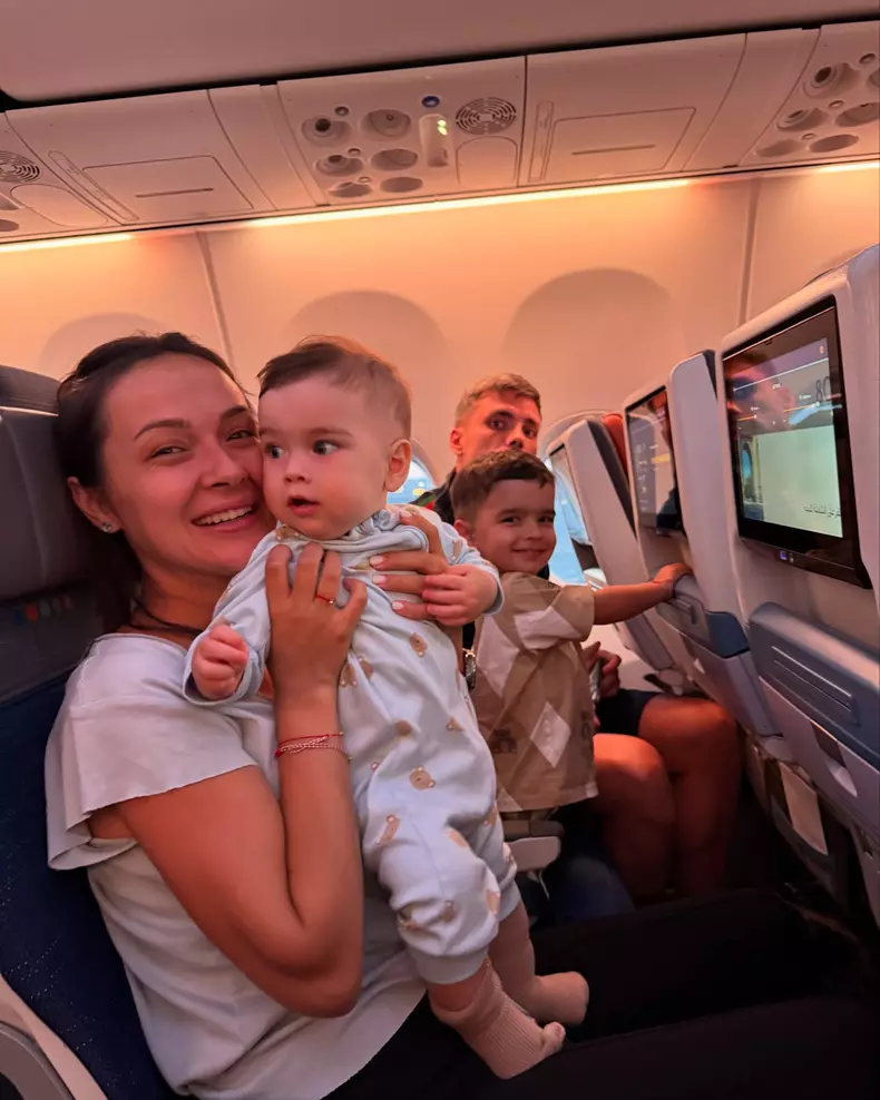 Vlăduța Lupău, Adi Rus și băieții lor, Iair și Isaia (7)