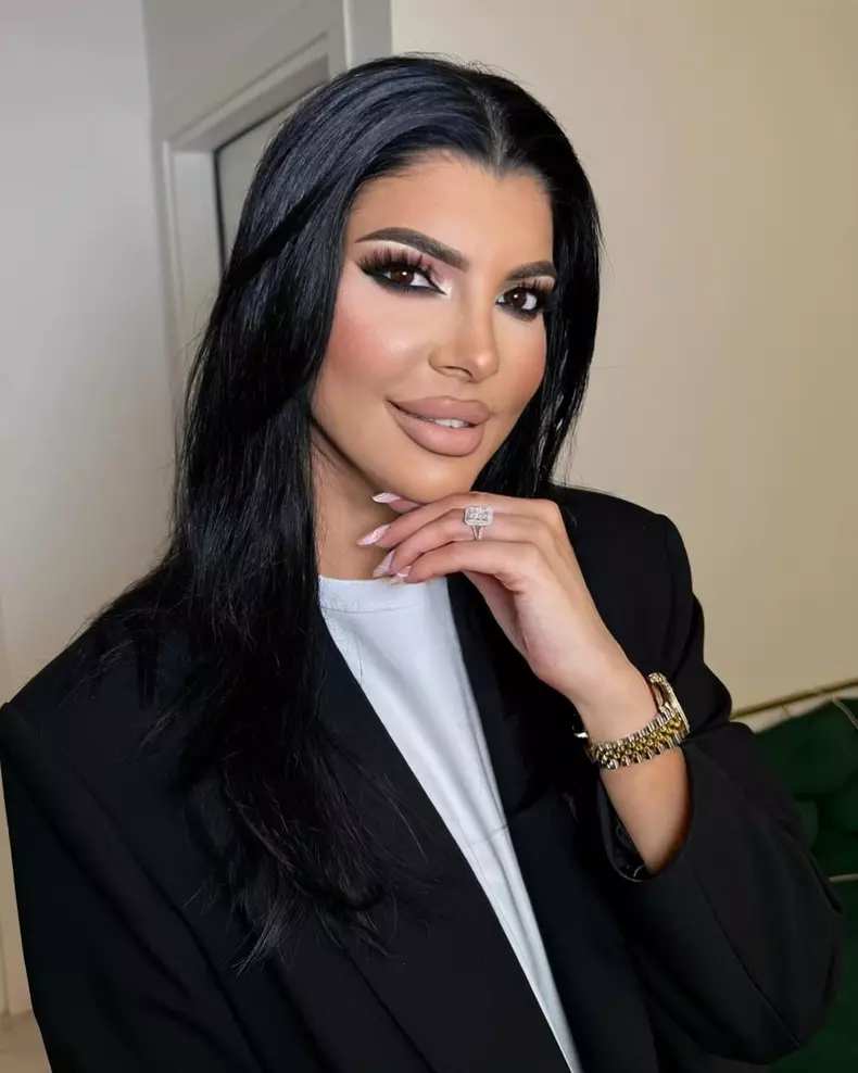 andreea tonciu cu sacou