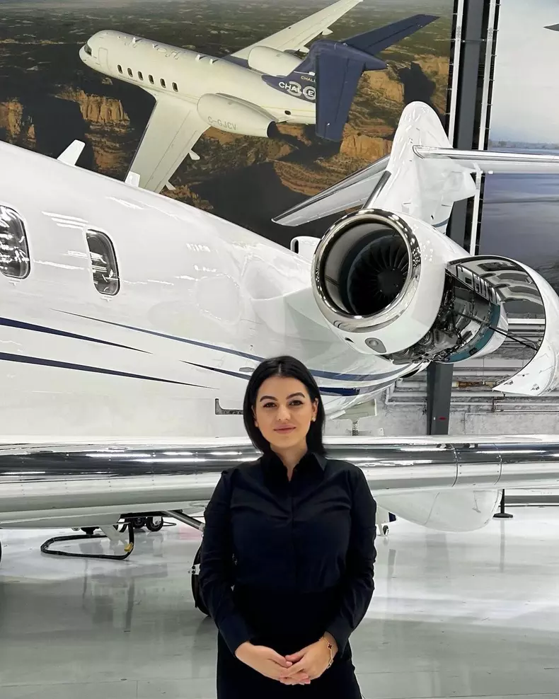 romina gingasu avion bombardier