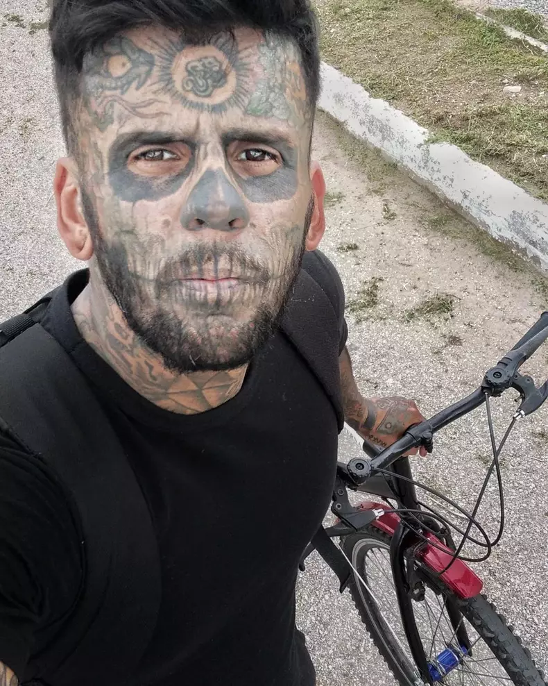 VIDEO: Former crook gets skull face tattoos removed after finding God
