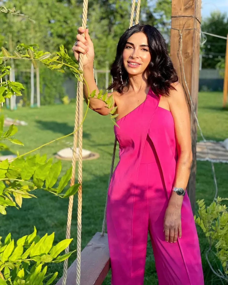 oana frigescu in roz